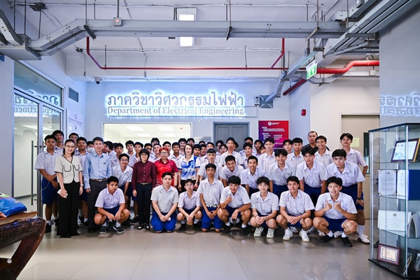 คณะครูและนักเรียนโรงเรียนสารสิทธิ์พิทยาลัยเยี่ยมชมภาควิชาวิศวกรรมไฟฟ้า