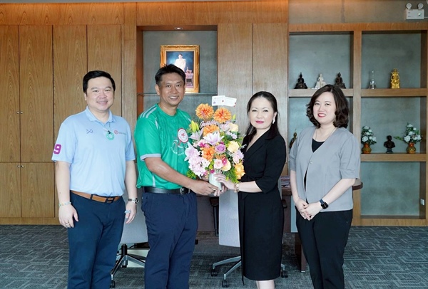 คณะสังคมศาสตร์ร่วมแสดงความยินดีแก่ รศ.ดร.สมภพ รอดอัมพร ในโอกาสเข้ารับตำแหน่งคณบดีคณะวิศวกรรมศาสตร์