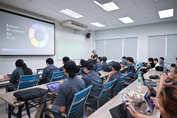 ภาควิชาวิศวกรรมคอมพิวเตอร์  ร่วมกับ ธนาคารไทยพาณิชย์ จำกัด (มหาชน) จัดอบรมเชิงปฏิบัติการ เรื่อง Agile methodology และ NoSQL with MongoDB